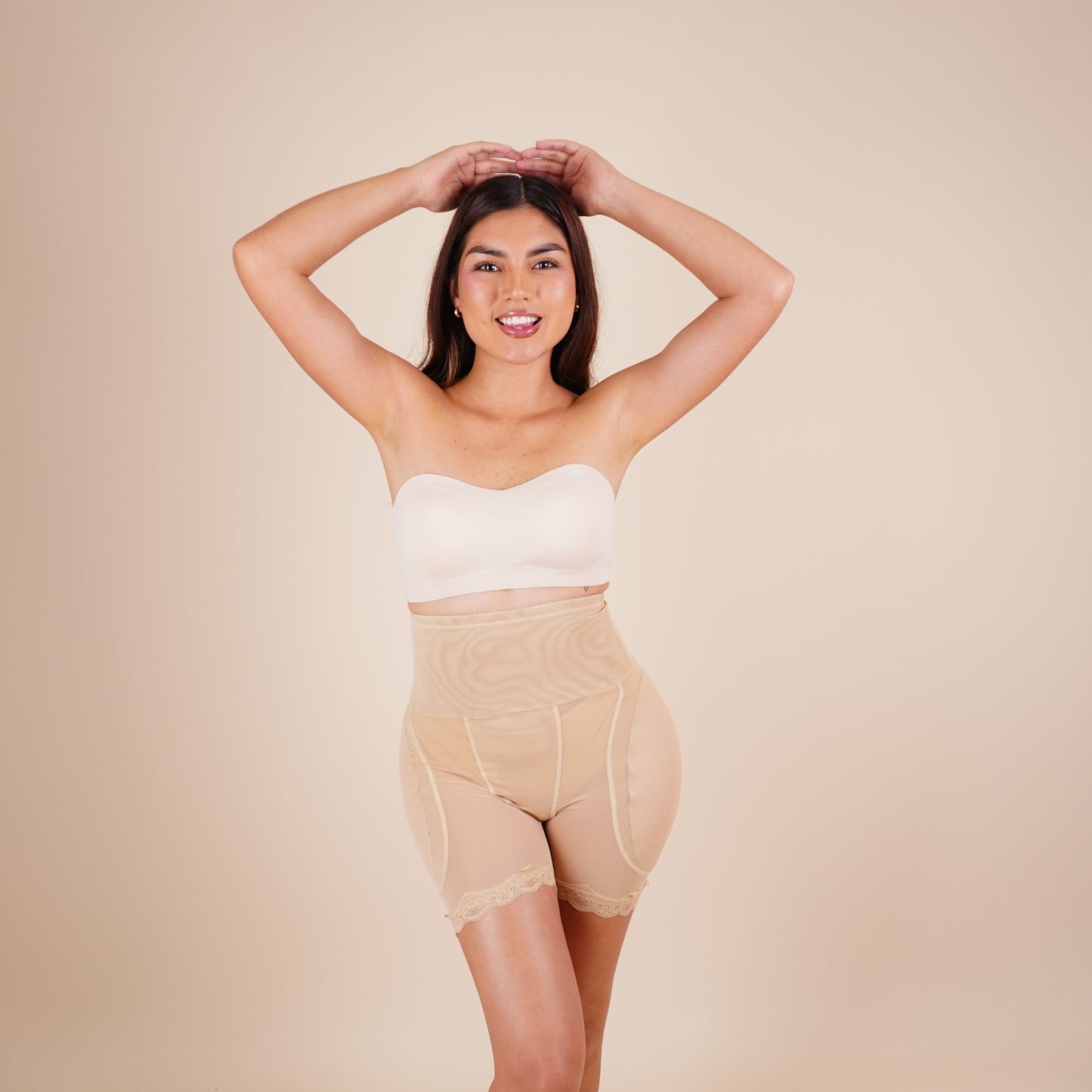 SHORT REALCE DE CADERA FAJERO