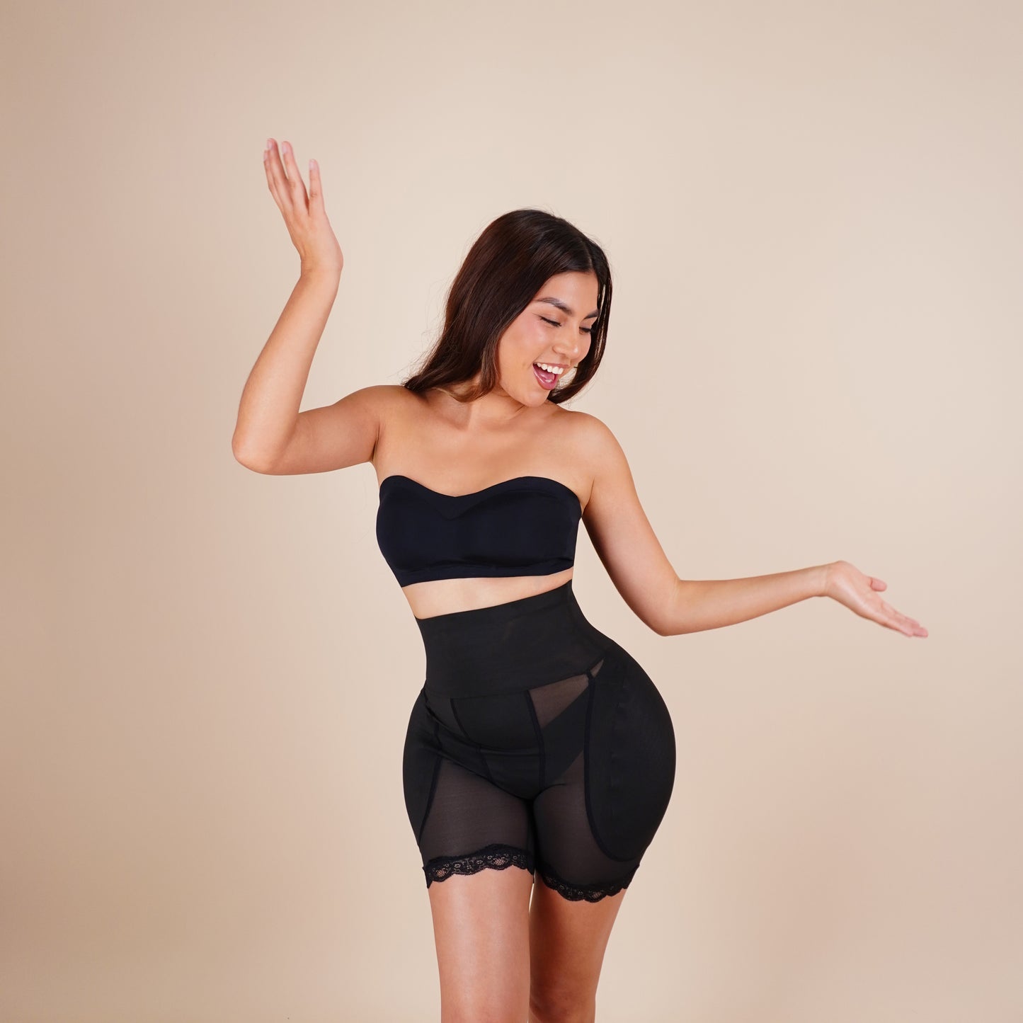 SHORT REALCE DE CADERA FAJERO
